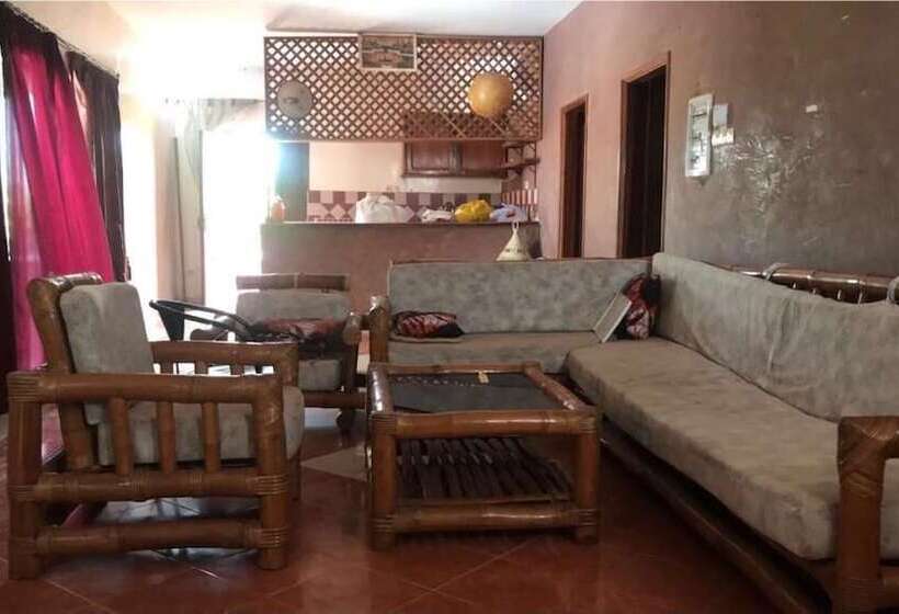 هتل Black And White Hôtel