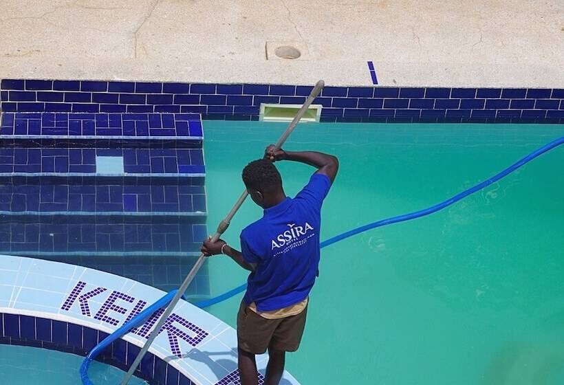 هتل Black And White Hôtel