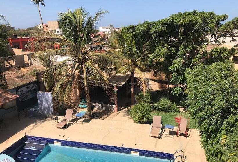 هتل Black And White Hôtel