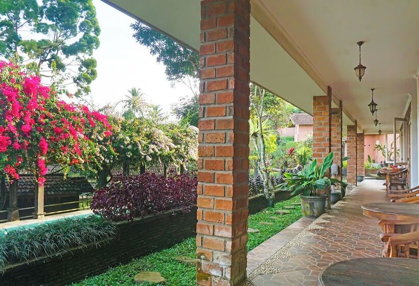 Hotell Capital O 92836 Villa Kampoeng Katineung