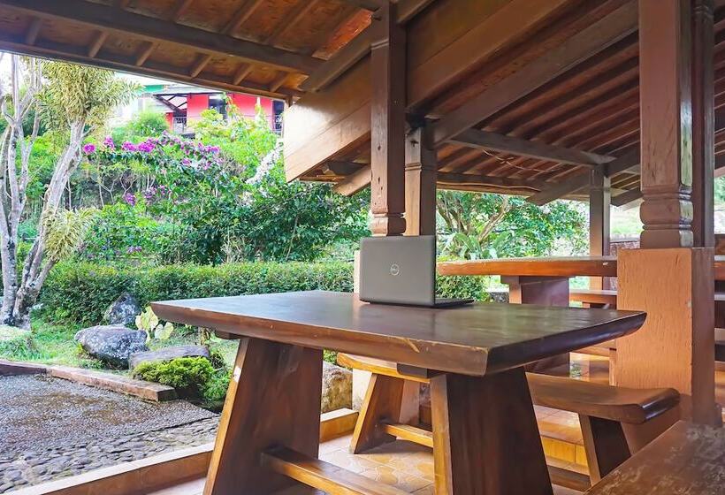 Hotell Capital O 92836 Villa Kampoeng Katineung