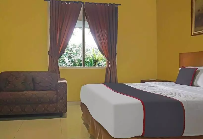 Hotelli Capital O 92836 Villa Kampoeng Katineung