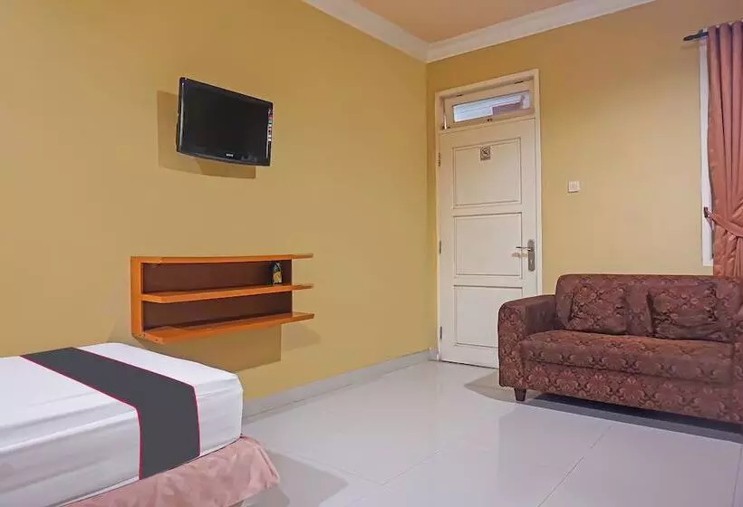 Hotelli Capital O 92836 Villa Kampoeng Katineung