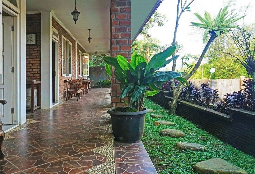 Hotell Capital O 92836 Villa Kampoeng Katineung