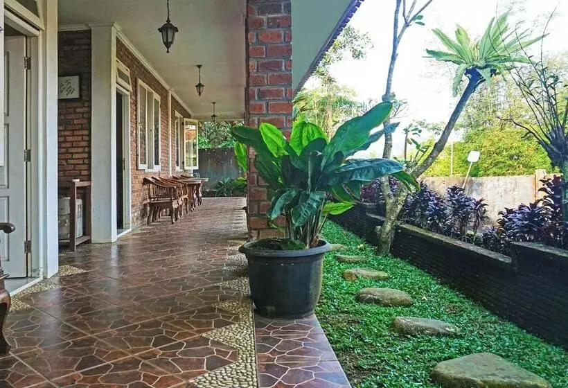 Hotelli Capital O 92836 Villa Kampoeng Katineung