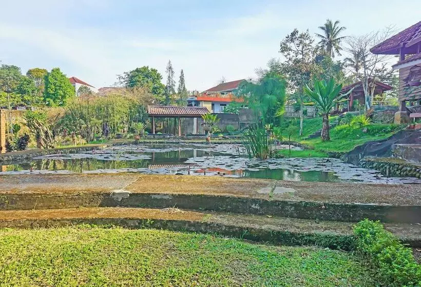 Hotelli Capital O 92836 Villa Kampoeng Katineung