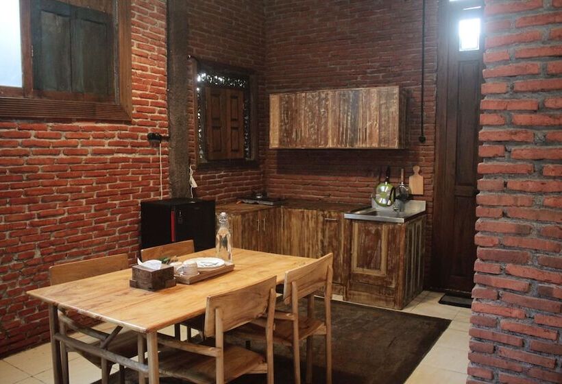 בית מלון כפרי Djawata Resort & Gallery