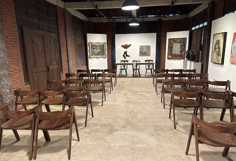 בית מלון כפרי Djawata Resort & Gallery