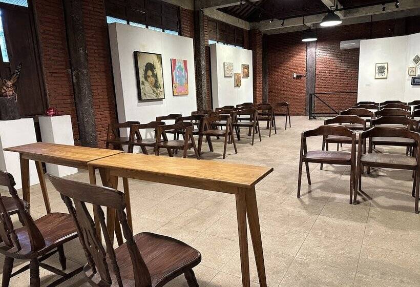 בית מלון כפרי Djawata Resort & Gallery