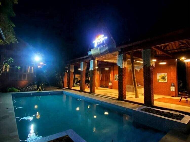 בית מלון כפרי Djawata Resort & Gallery