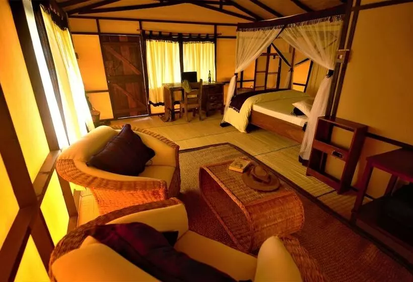 هتل Little Okavango Camp