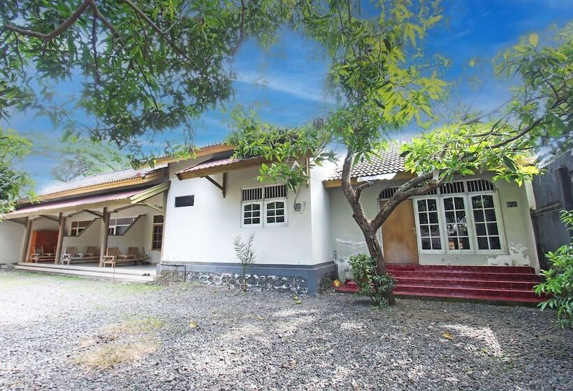 בית מלון כפרי Spot On 92973 Madani Syariah Guesthouse