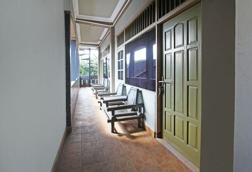 בית מלון כפרי Spot On 92973 Madani Syariah Guesthouse