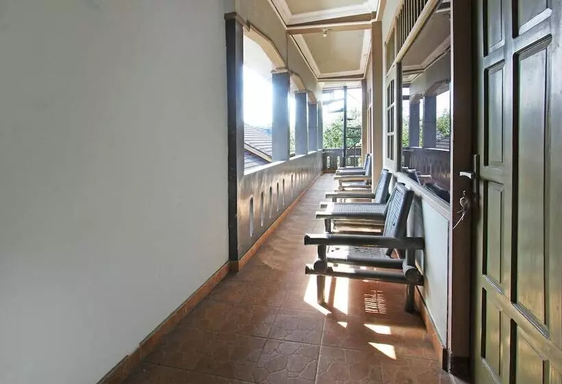 ホテル Spot On 92973 Madani Syariah Guesthouse