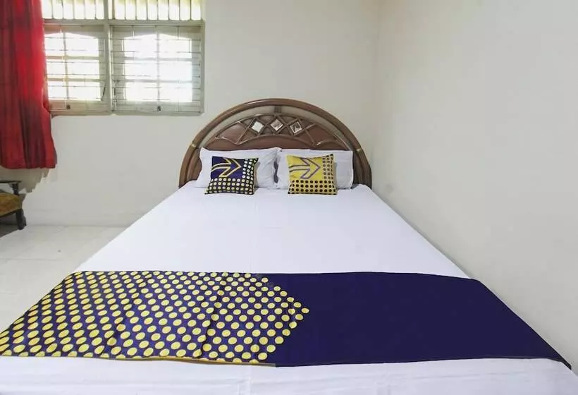 ホテル Spot On 92973 Madani Syariah Guesthouse