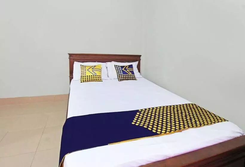 ホテル Spot On 92973 Madani Syariah Guesthouse