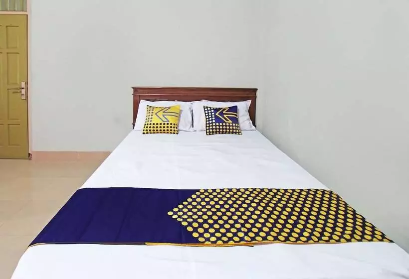 ホテル Spot On 92973 Madani Syariah Guesthouse