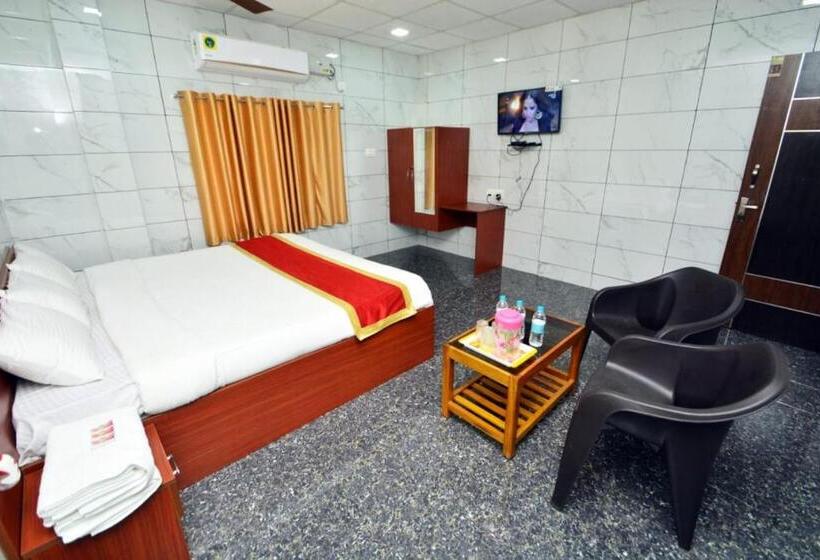 Отель Nethrani Residency