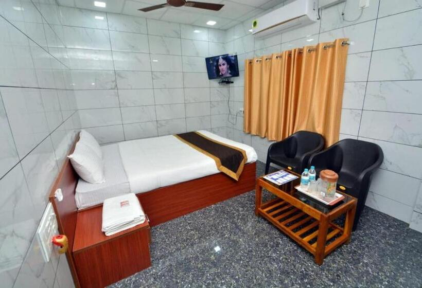 Отель Nethrani Residency