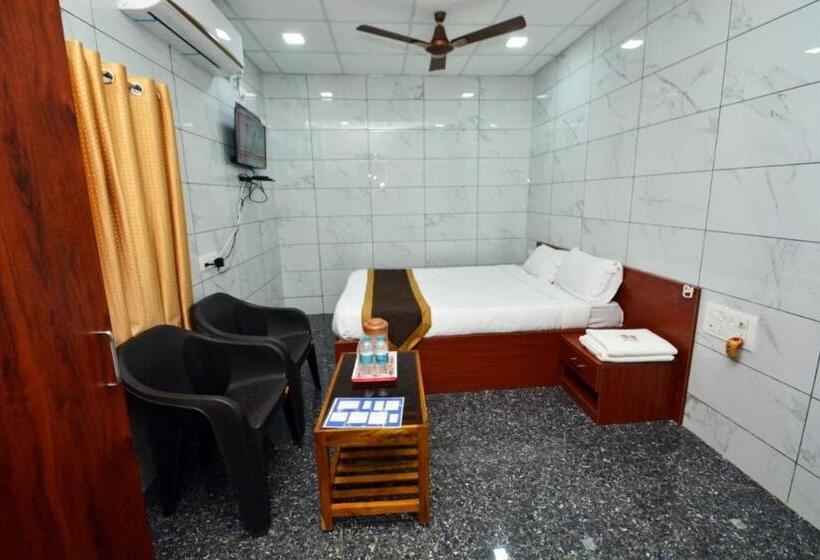 Отель Nethrani Residency