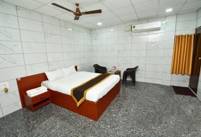 Отель Nethrani Residency