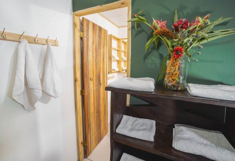 هتل Veragua Rainforest Lodge