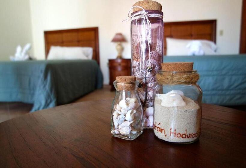 هتل West Bay Colonial