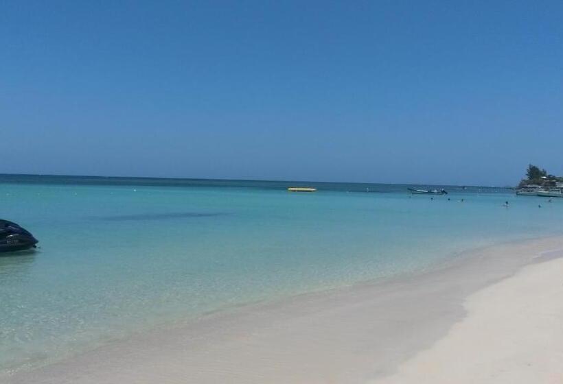 هتل West Bay Colonial