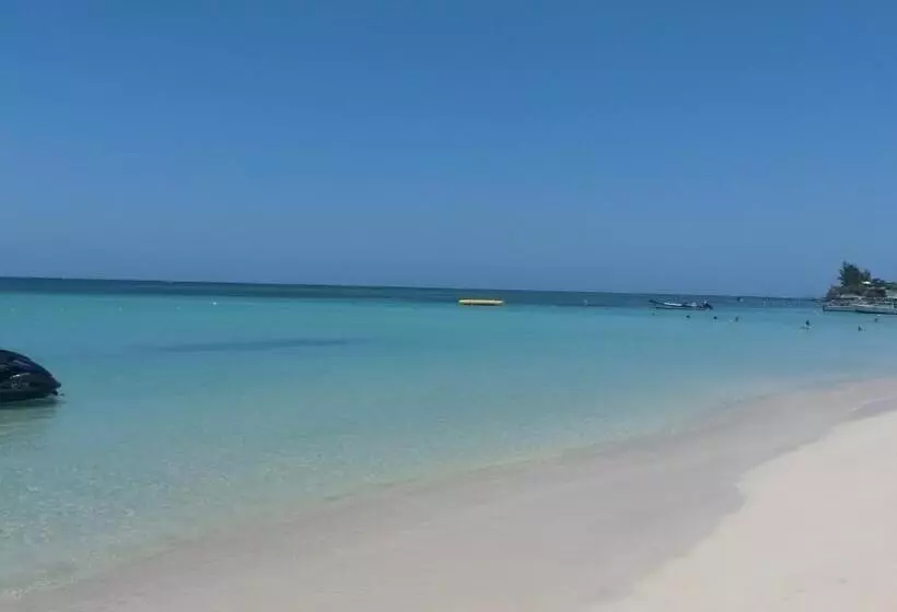 هتل West Bay Colonial