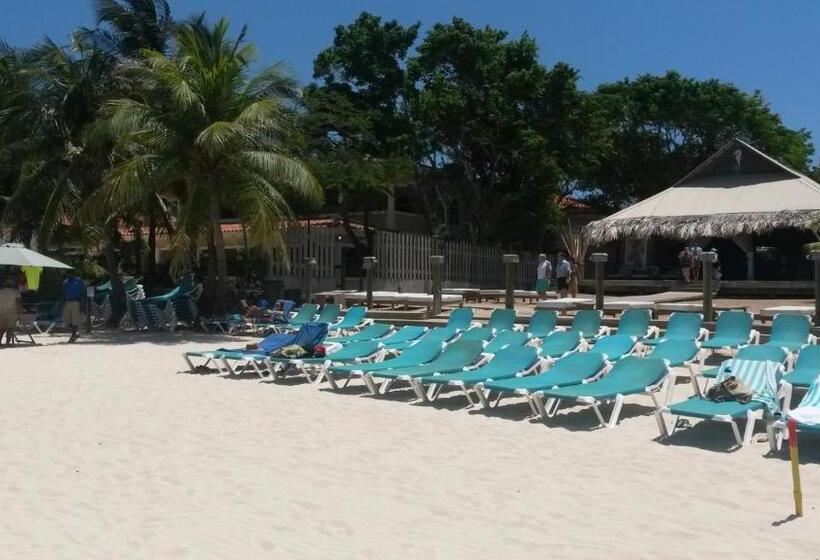 هتل West Bay Colonial