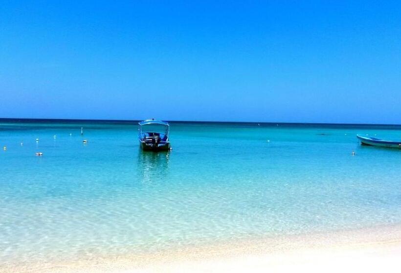 هتل West Bay Colonial