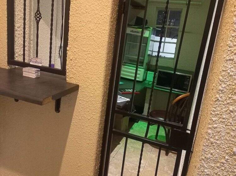 膳宿费 Milly Guest House Jhb