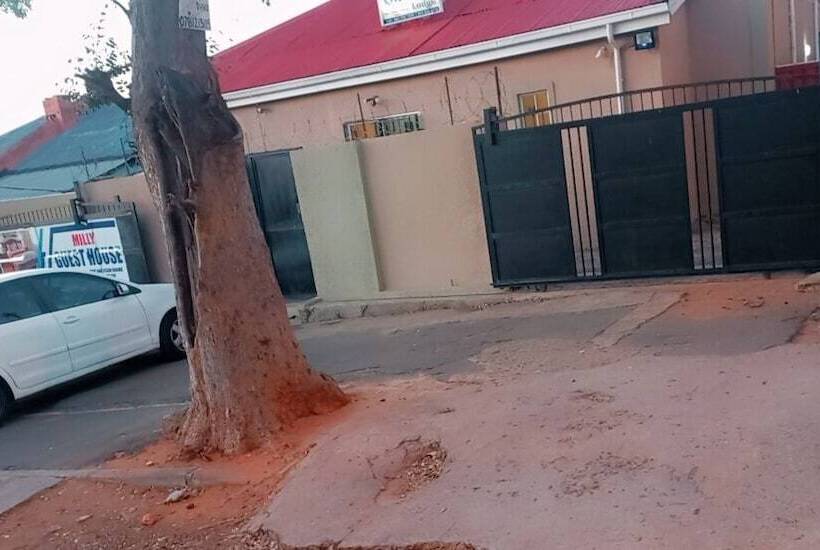 膳宿费 Milly Guest House Jhb