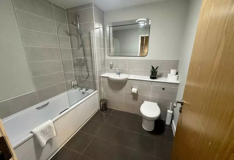 Adelphi Wharf Apartments By Beehosting