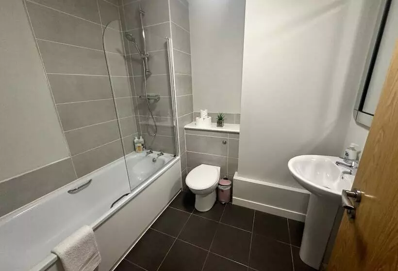 Adelphi Wharf Apartments By Beehosting