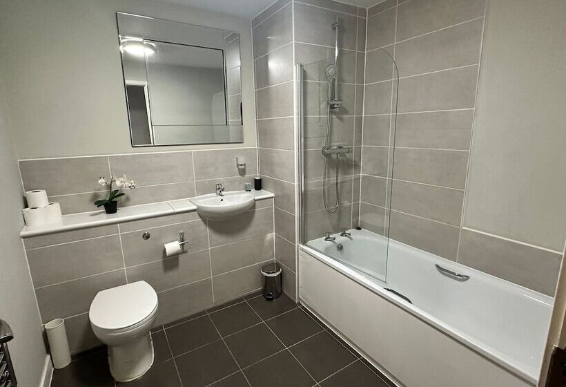 Adelphi Wharf Apartments By Beehosting