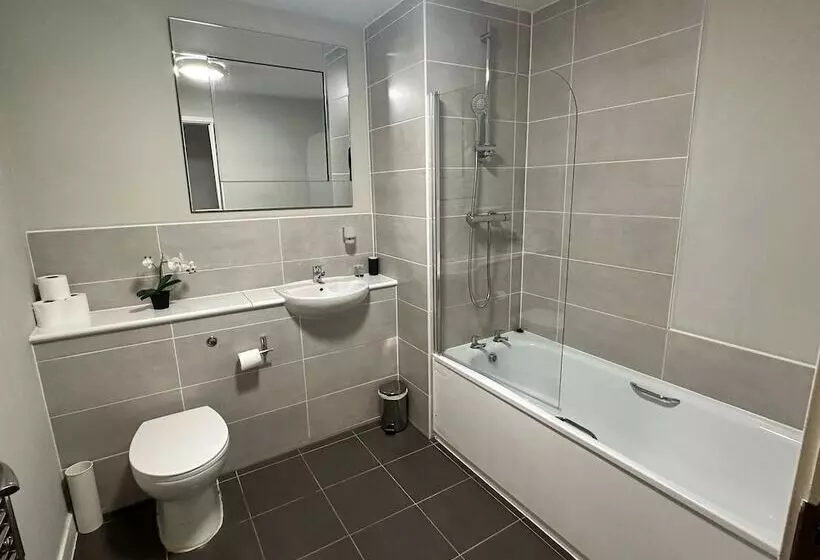 Adelphi Wharf Apartments By Beehosting