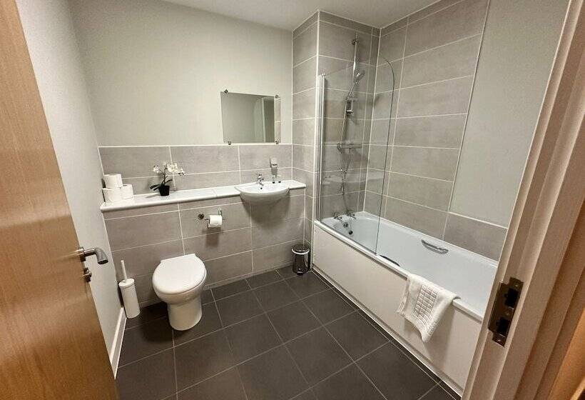 Adelphi Wharf Apartments By Beehosting