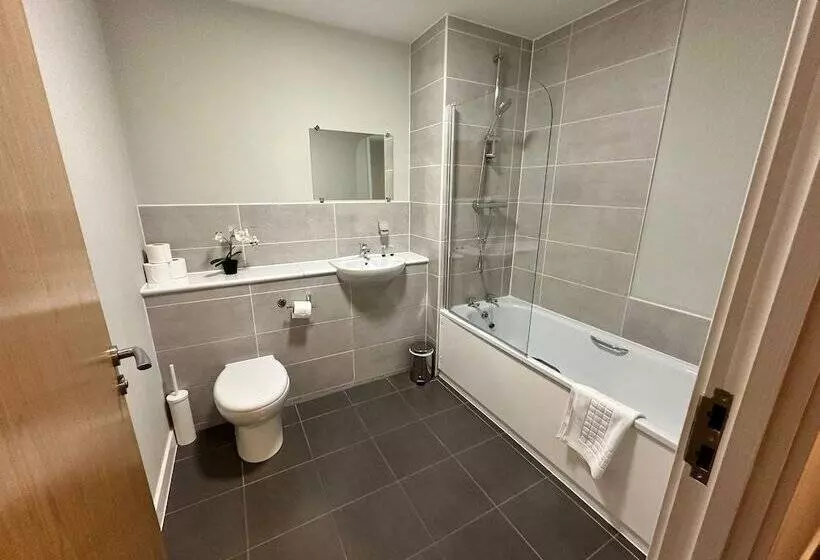 Adelphi Wharf Apartments By Beehosting