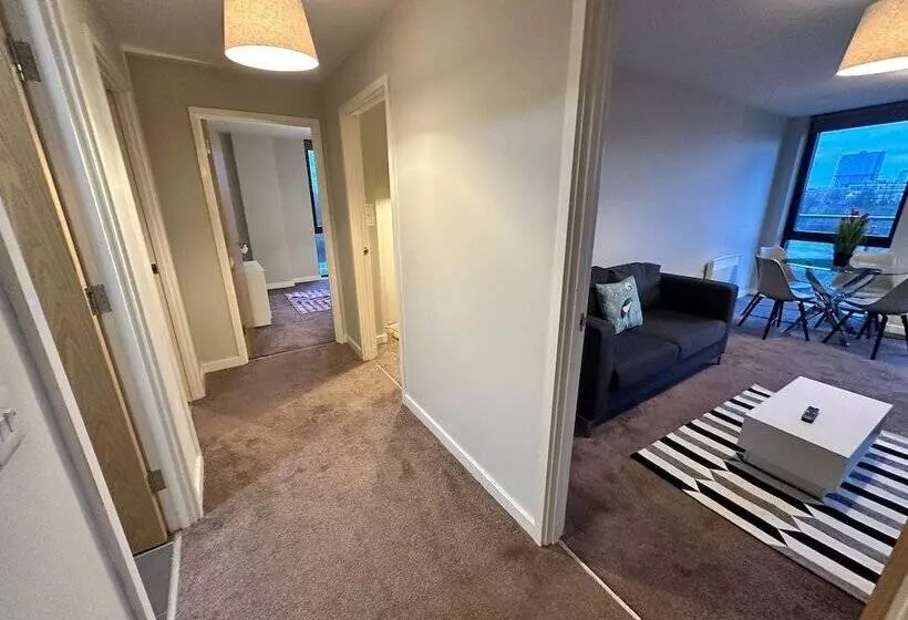 Adelphi Wharf Apartments By Beehosting