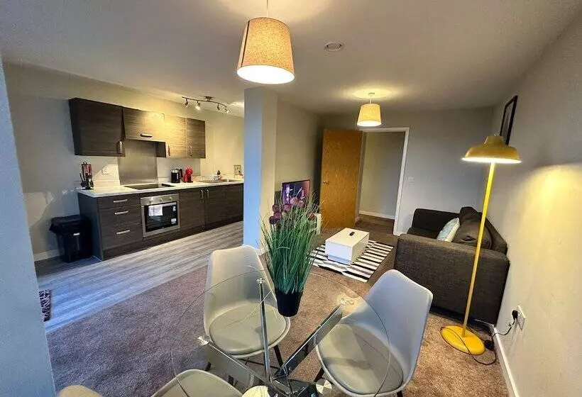 Adelphi Wharf Apartments By Beehosting