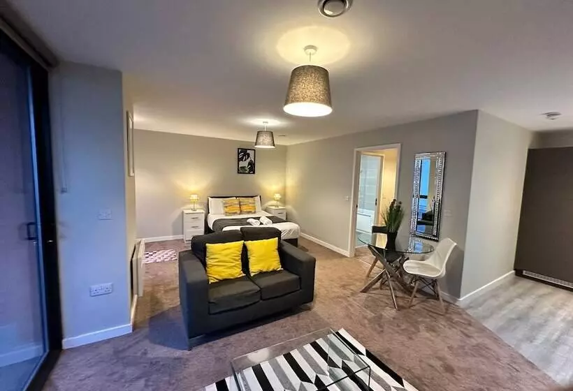 Adelphi Wharf Apartments By Beehosting