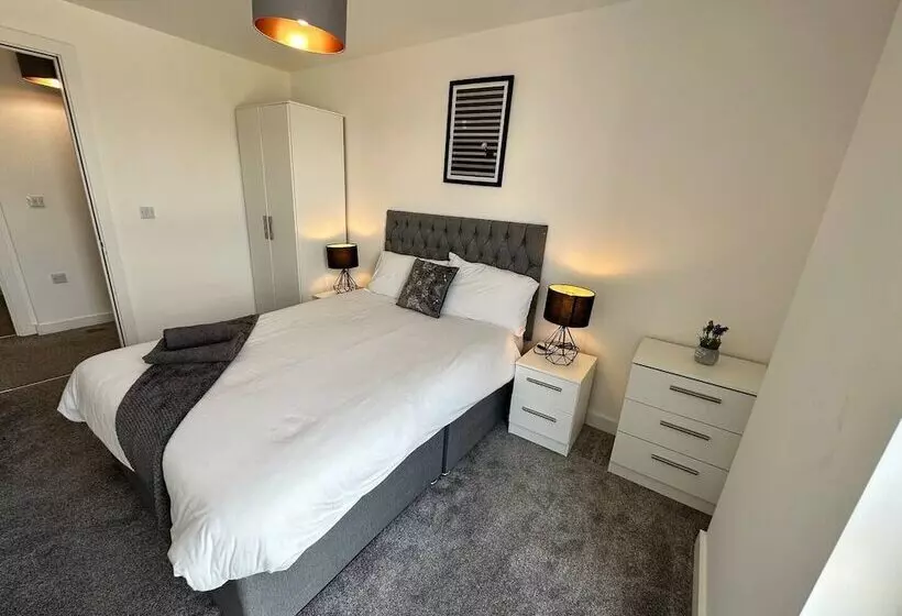 Adelphi Wharf Apartments By Beehosting