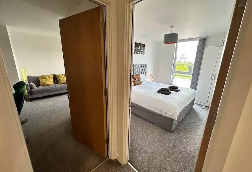 Adelphi Wharf Apartments By Beehosting