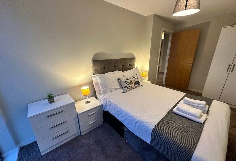 Adelphi Wharf Apartments By Beehosting