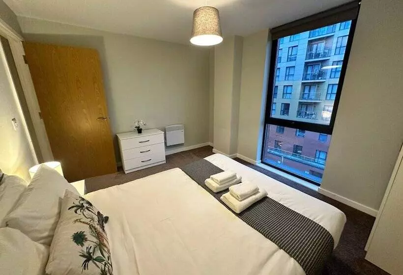 Adelphi Wharf Apartments By Beehosting