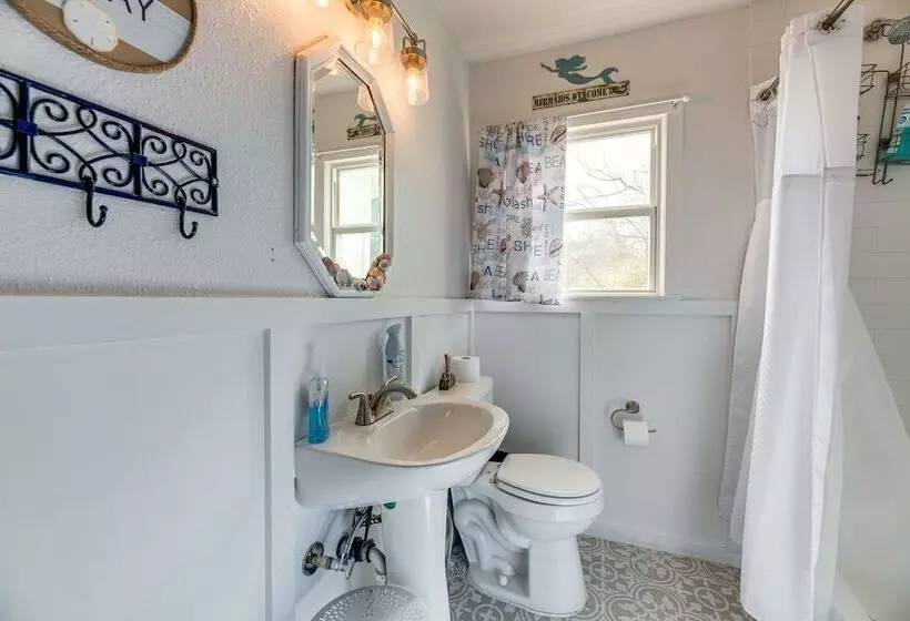 Aransas Pass Home W/ Fire Pit: 2 Mi To Redfish Bay