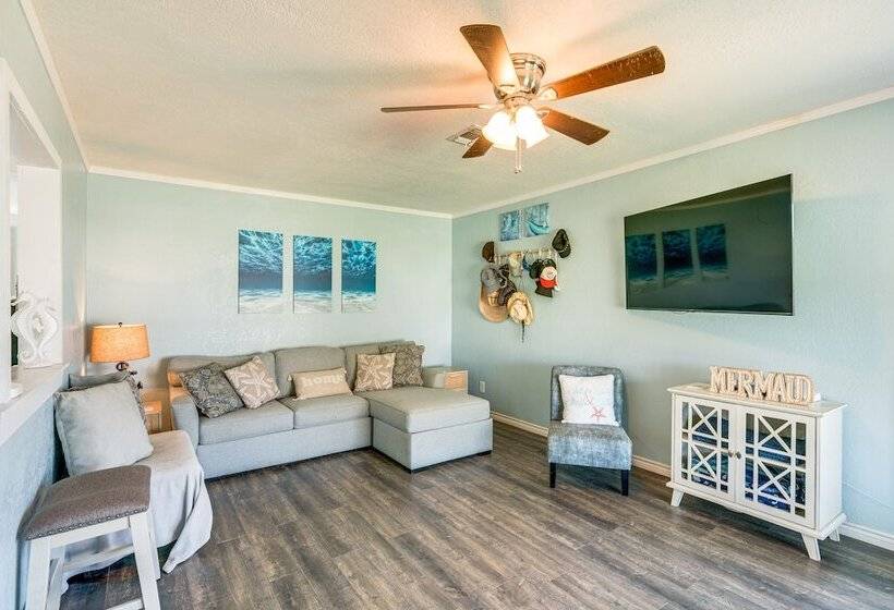 Aransas Pass Home W/ Fire Pit: 2 Mi To Redfish Bay