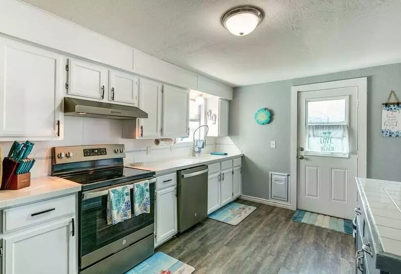 Aransas Pass Home W/ Fire Pit: 2 Mi To Redfish Bay