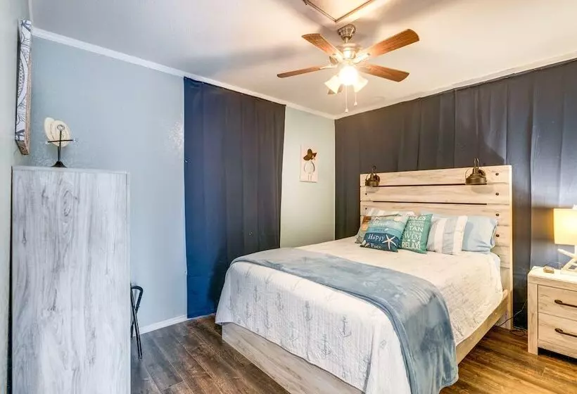 Aransas Pass Home W/ Fire Pit: 2 Mi To Redfish Bay